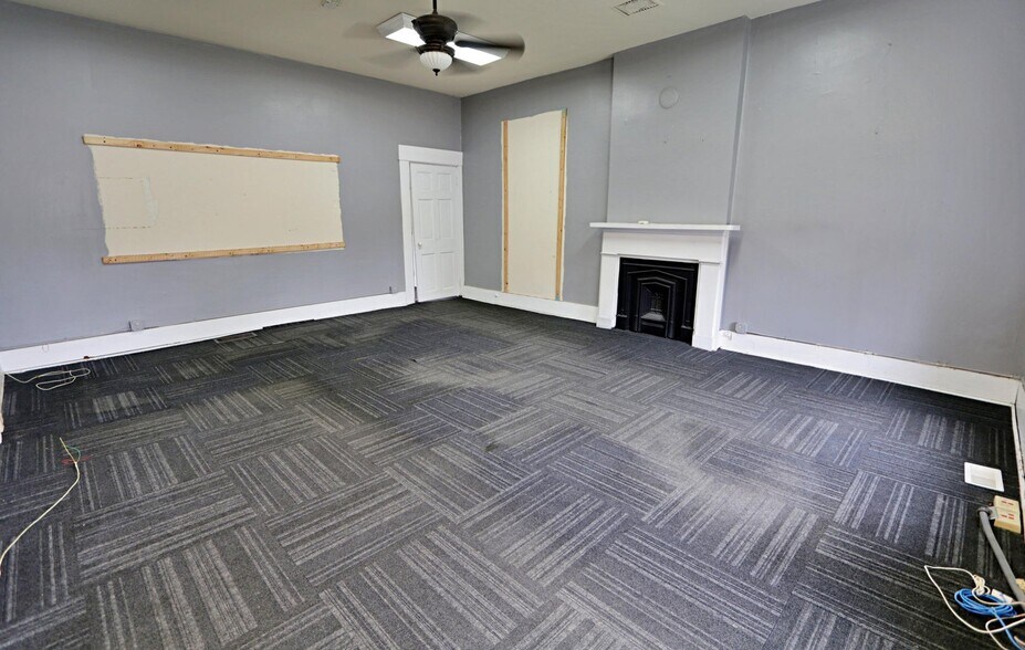 More Photos Of 102 W High St, Warsaw Specialty For Sale