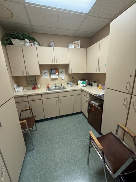 More Photos Of 4007 W Court St, Flint Medical For Sale