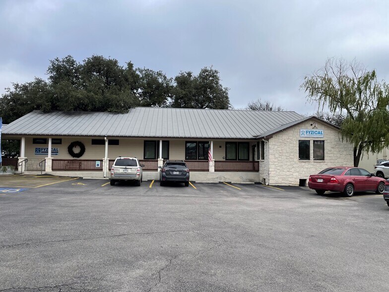 More Photos Of 1411 S Main St, Boerne Office For Lease