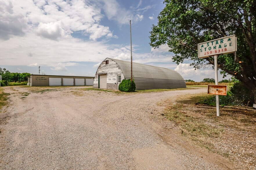 More Photos Of 201 W Silknitter St, Rose Hill Self Storage For Sale