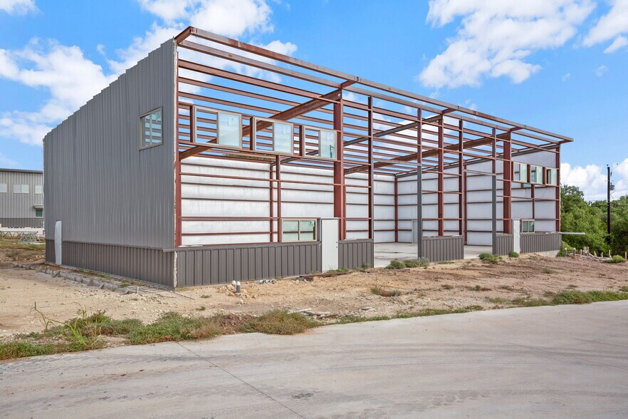 More Photos Of 10020 Darden Hill Rd, Austin Light Distribution For Lease