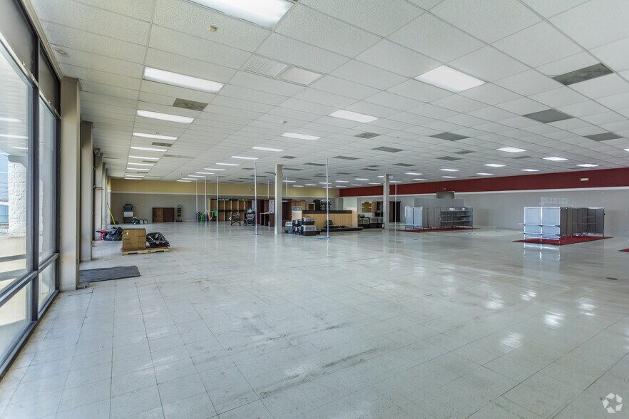 More Photos Of 2395 Harrison St, Batesville Department Store For Sale