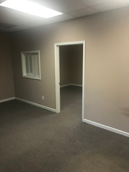 More Photos Of 232-236 Industrial Park Dr, Commerce Office For Sale