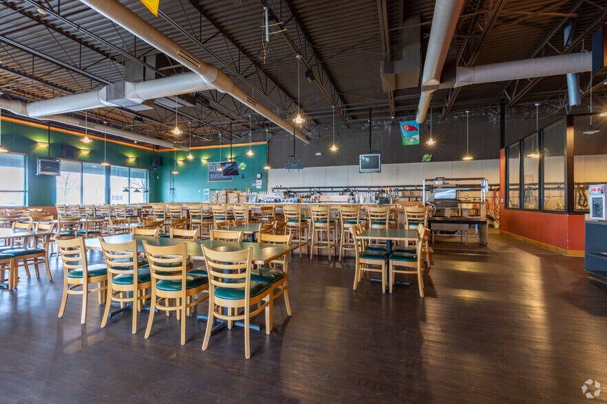 More Photos Of 1660 Fort St, Lincoln Park Bar For Sale