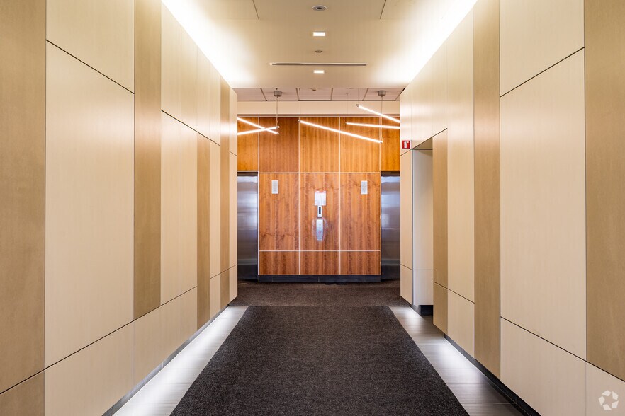 More Photos Of 3111 Boul Saint-Martin O, Laval Office For Lease