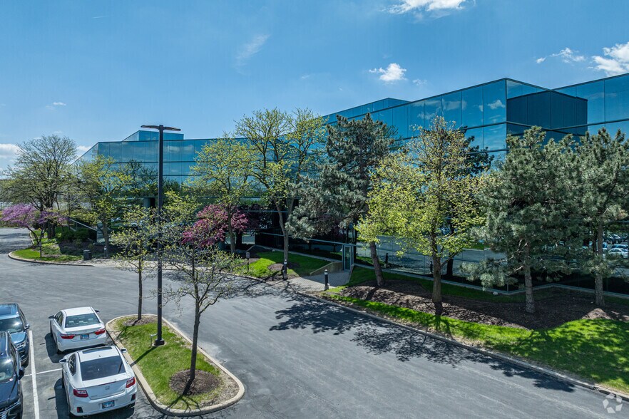 Primary Photo Of 450 E Devon Ave, Itasca Office For Lease