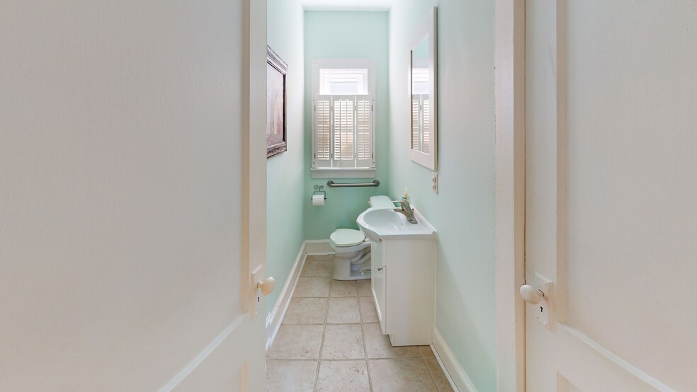 More Photos Of 60 S Elm St, Zionsville Office For Sale