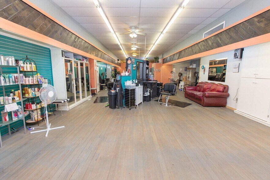 More Photos Of 219 Norris Ave, McCook Storefront For Sale