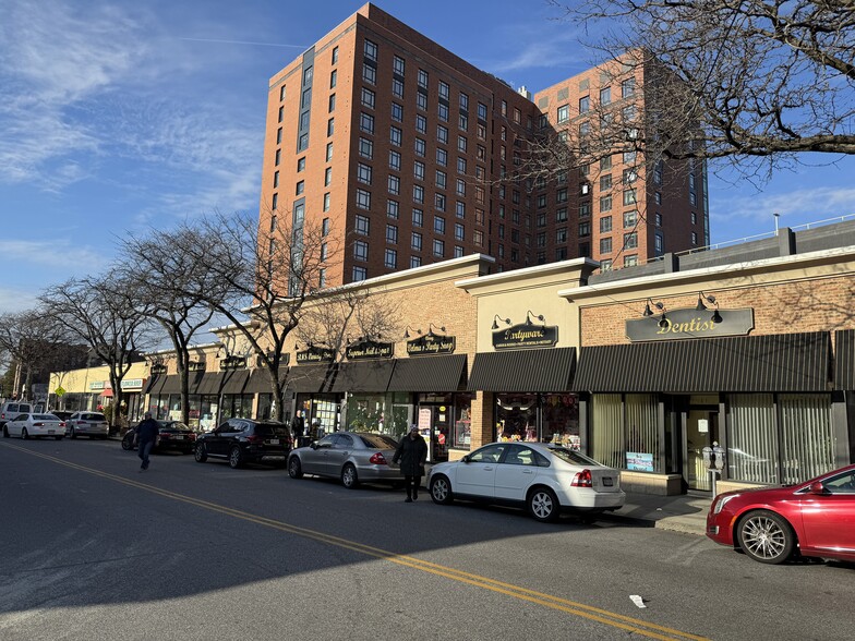 More Photos Of 19-31 W Grand St, Mount Vernon Storefront For Lease