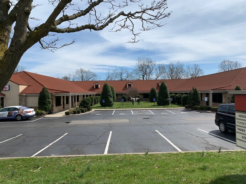 More Photos Of 2134 Nicholasville Rd, Lexington Medical For Sale
