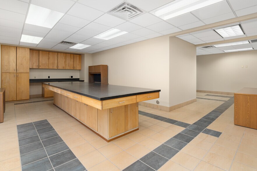 More Photos Of 3702 Hy Point Blvd, Rolla Industrial For Sale