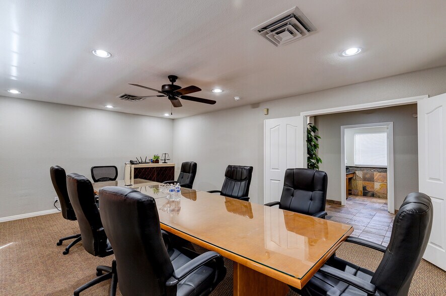 More Photos Of 510 S 8th St, Las Vegas Office Residential For Sale