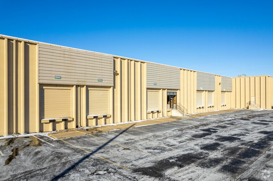 More Photos Of 8340-8460 Flint St, Lenexa Warehouse For Lease