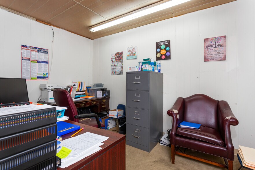 More Photos Of 702 Wilmer Ave, Anniston Office For Sale