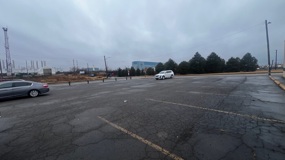 More Photos Of 10531 Wren St, Dearborn Bar For Sale