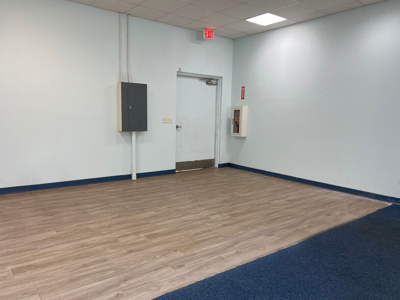 More Photos Of 4127-4137 CR 106, Oxford General Retail For Lease