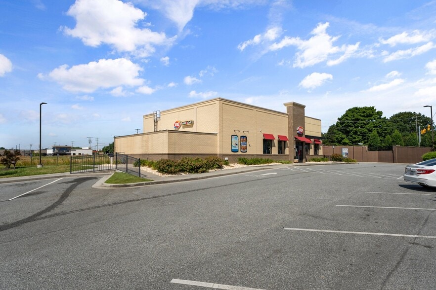 Primary Photo Of 1458 Jag Branch Blvd, Kernersville Restaurant For Sale
