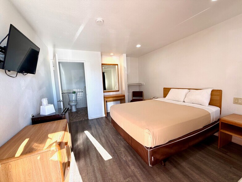 More Photos Of 430 W Palmdale Blvd, Palmdale Hotel For Sale