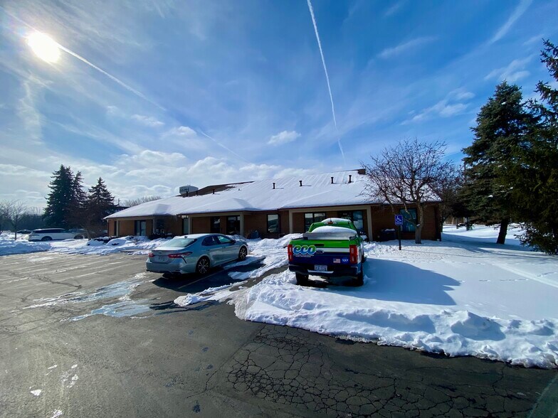 More Photos Of 557 Sunbury Rd, Delaware Unknown For Lease