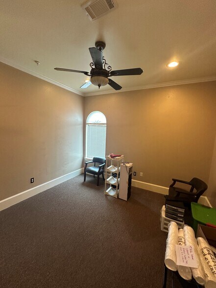 More Photos Of 256 Ed English Dr, Shenandoah Medical For Sale