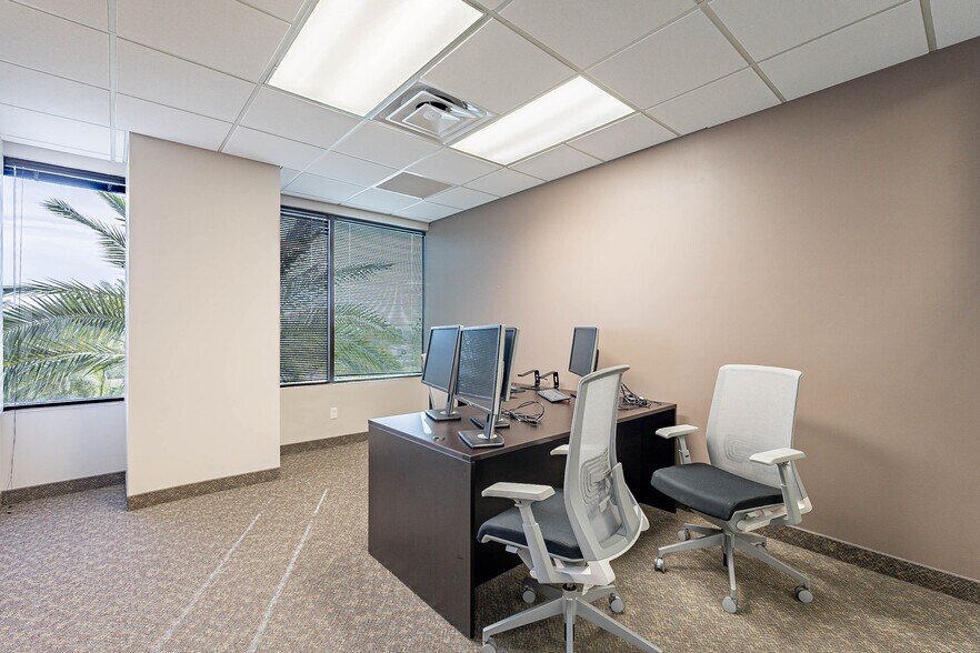 More Photos Of 7310 N 16th St, Phoenix Office For Lease