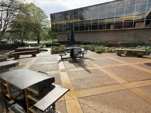 More Photos Of 2401 S Memorial Dr, Appleton Office For Lease