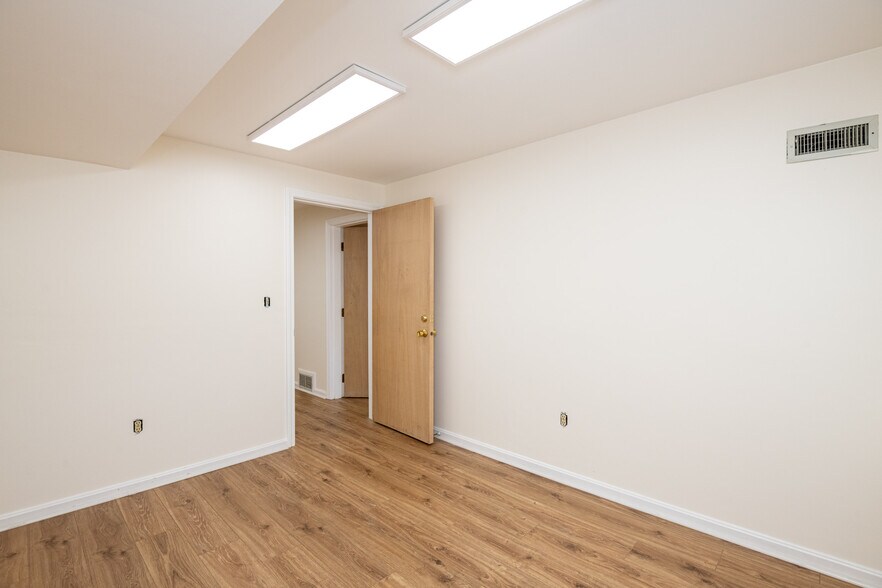 More Photos Of 36 Salem St, Lynnfield Office For Lease