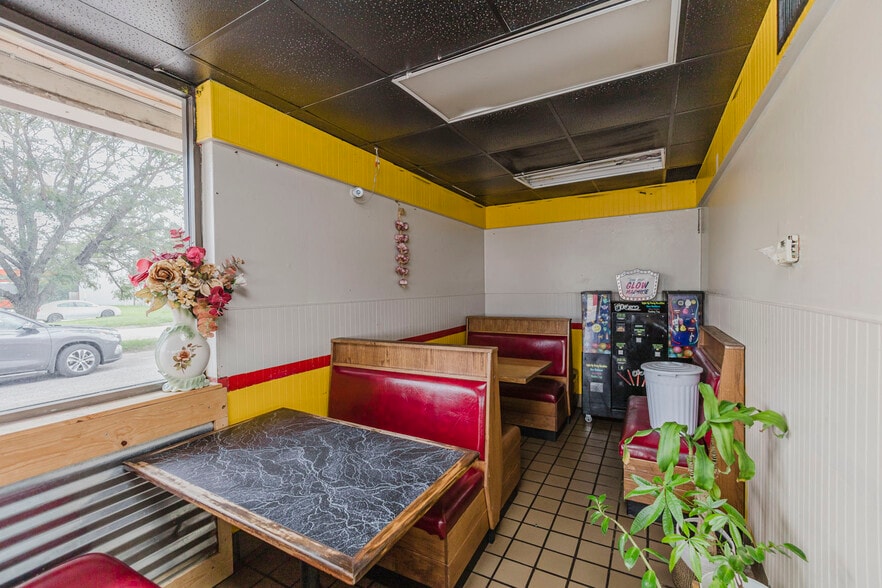 More Photos Of 503 N West St, Wichita Fast Food For Sale