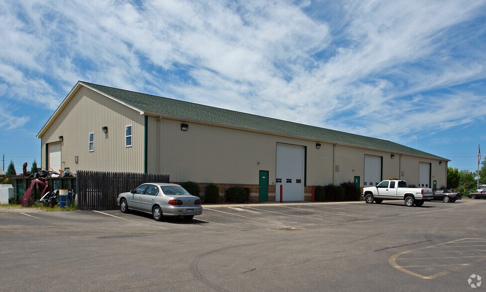 More Photos Of 5750-5788 N Ridge Rd, Madison Light Manufacturing For Lease