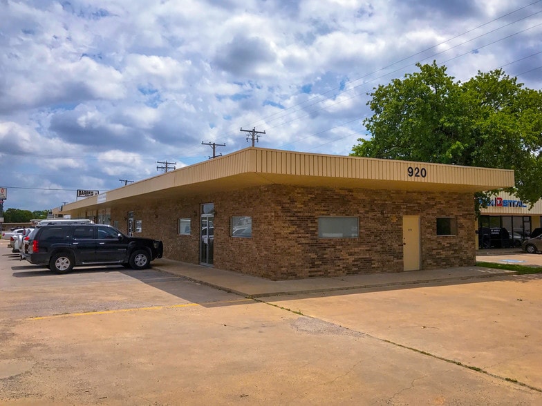 More Photos Of 920 Roberts Cut Off Rd, River Oaks Office For Lease