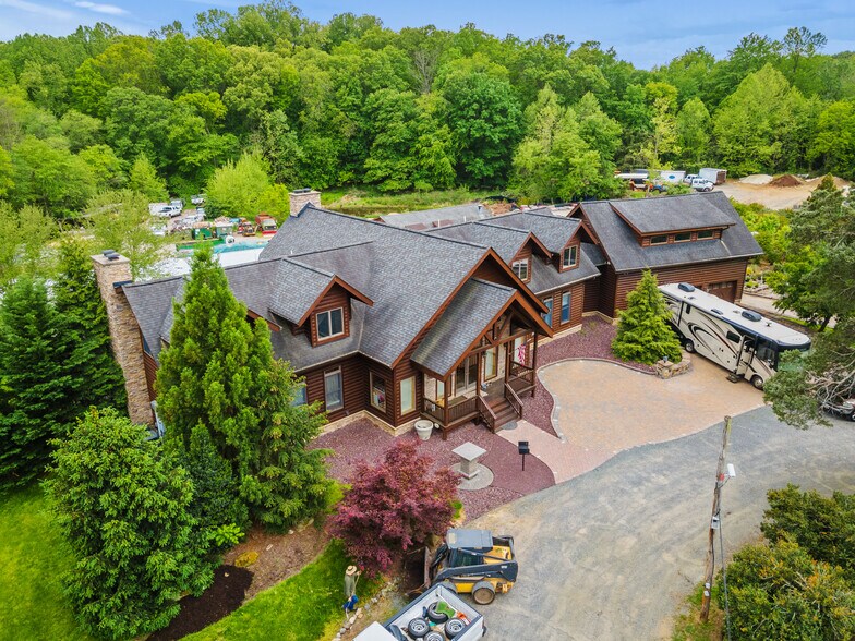 More Photos Of 11501 Popes Head Rd, Fairfax Garden Center For Sale