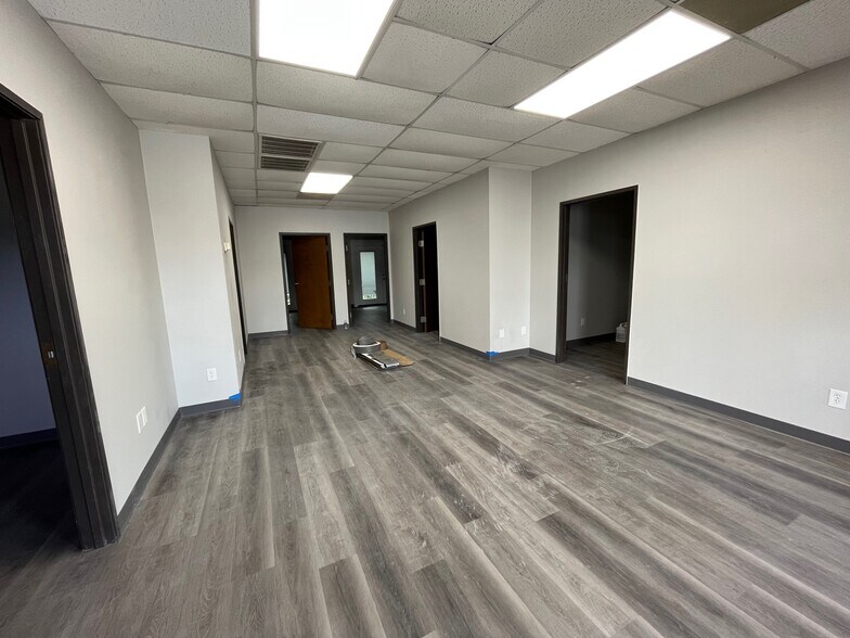 More Photos Of 7500 W Highway 71, Austin Office For Lease