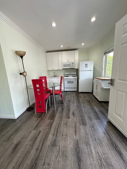 More Photos Of 1161 W 37th Dr, Los Angeles Apartments For Sale