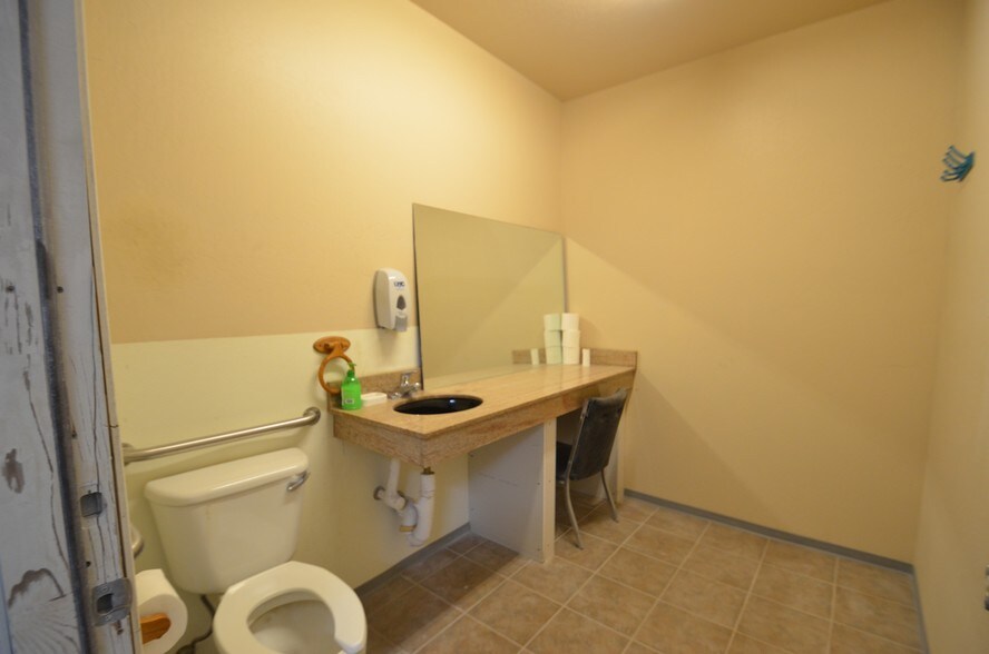 More Photos Of 219 S William Dillard Dr, Gilbert Showroom For Sale