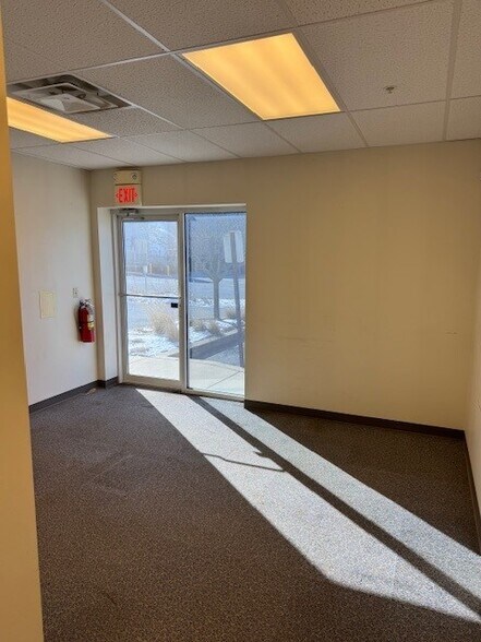 More Photos Of 34 Industrial Blvd, New Castle Distribution For Lease