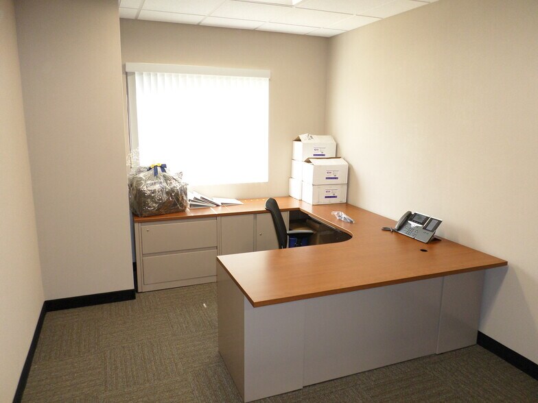 More Photos Of 2208 Quarry Dr, West Lawn Office For Lease
