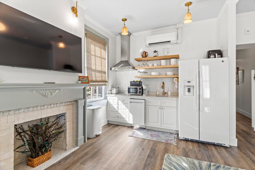 More Photos Of 782 Water St, Biloxi Office For Sale