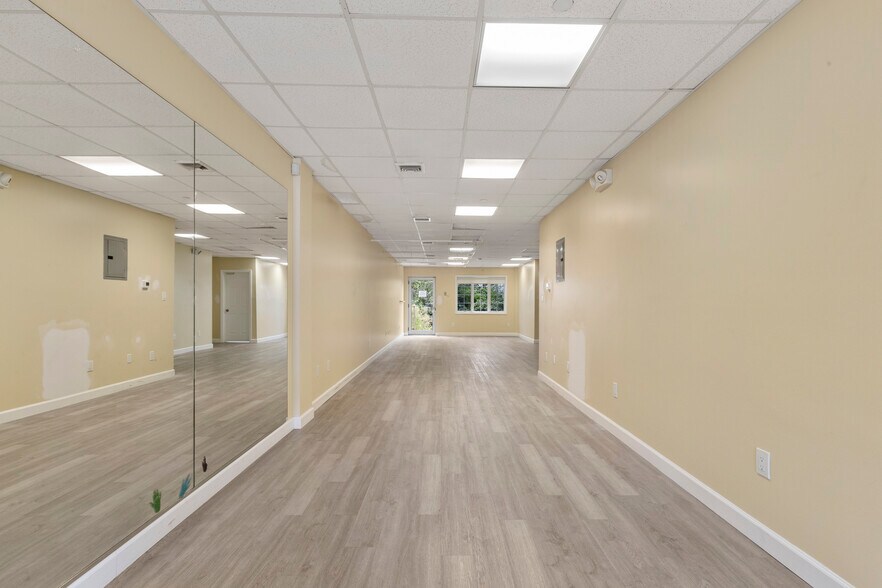 More Photos Of 2717 Crescent St, Astoria Medical For Lease