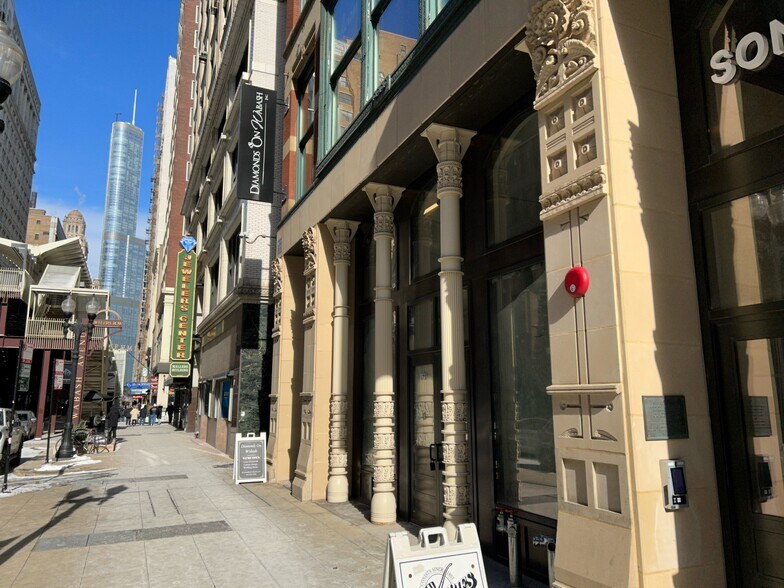 More Photos Of 17 S Wabash Ave, Chicago Loft Creative Space For Lease