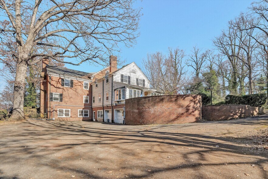 More Photos Of 934 Commander Dr, Roanoke Specialty For Sale