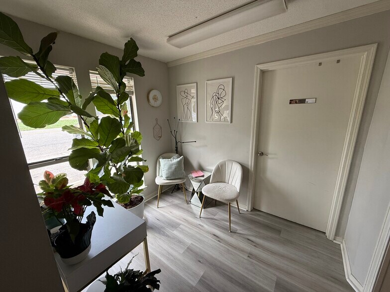 More Photos Of 105 W Camphor Ave, Foley Medical For Lease