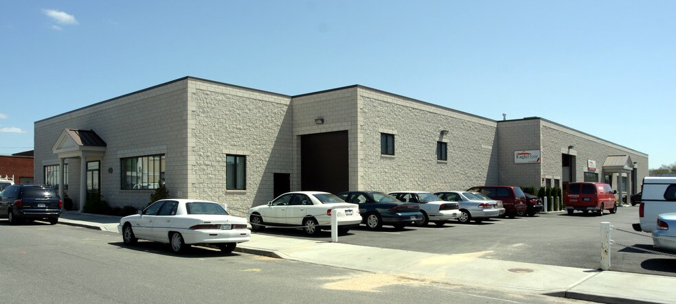 More Photos Of 49 Windsor Ave, Mineola Warehouse For Lease