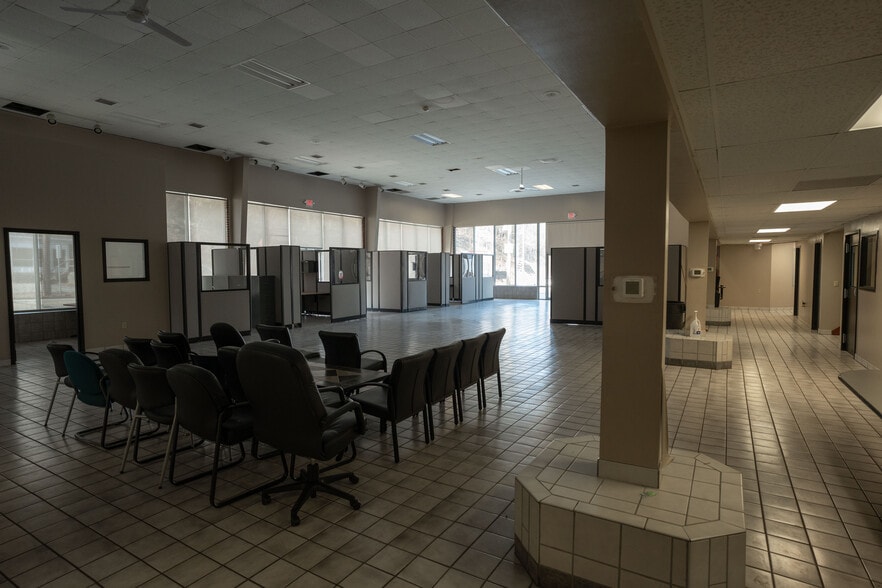 More Photos Of 1561 W Liberty Ave, Pittsburgh Auto Dealership For Lease