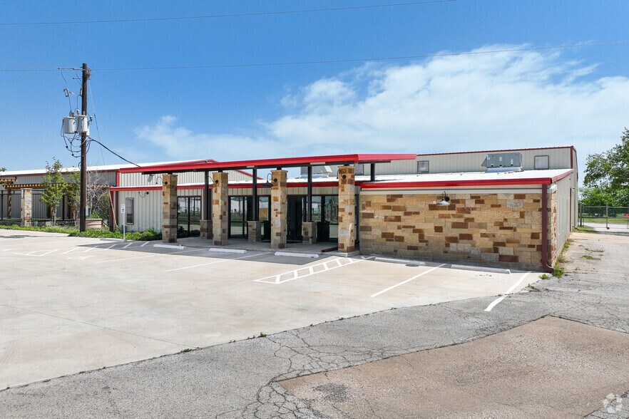 More Photos Of 1301 Weatherford Hwy, Granbury Warehouse For Sale