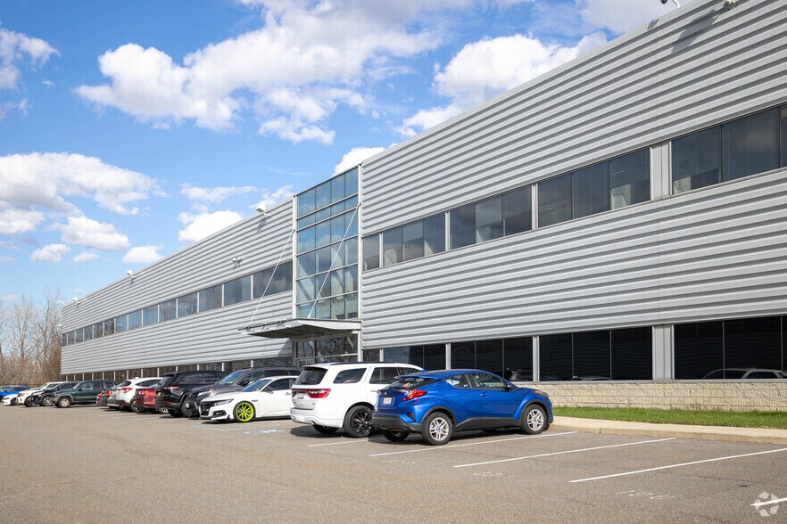 More Photos Of 230-39 International Airport Ctr Blvd, Springfield Gardens Light Distribution For Lease