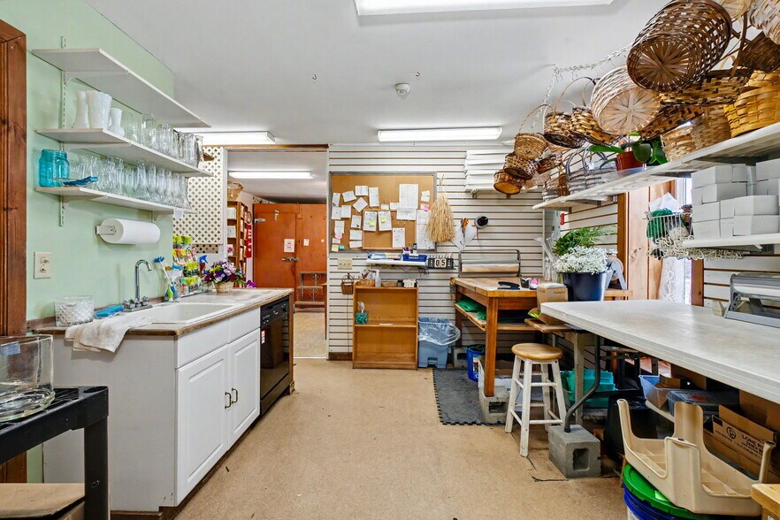 More Photos Of 11 Turnpike Rd, Jaffrey Freestanding For Sale