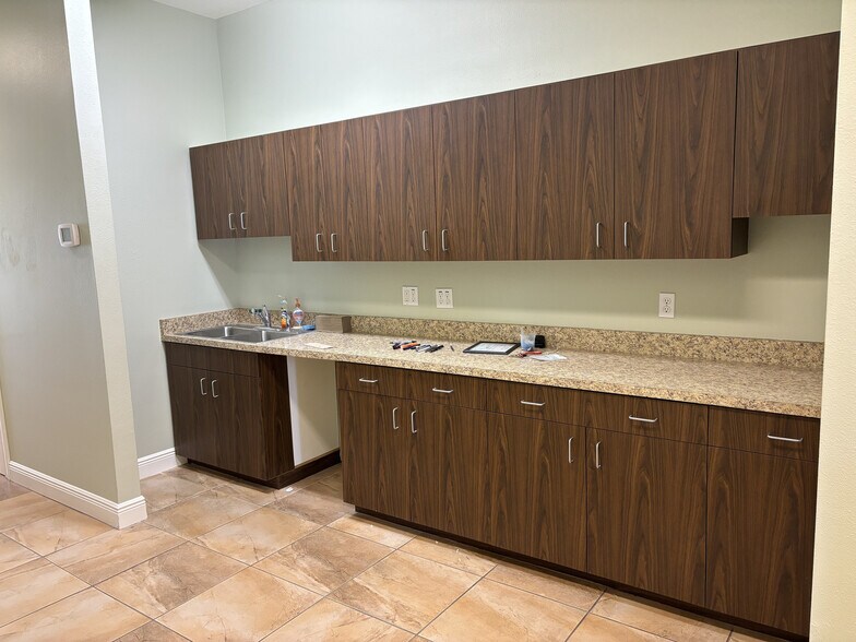 More Photos Of 5305-5309 E State Route 64, Bradenton Medical For Lease