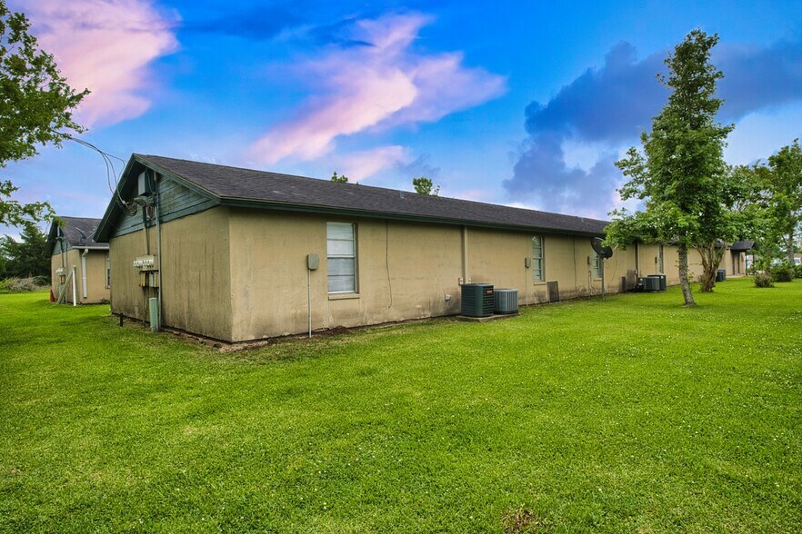 More Photos Of 401 E Texas St, Brazoria Multifamily For Sale