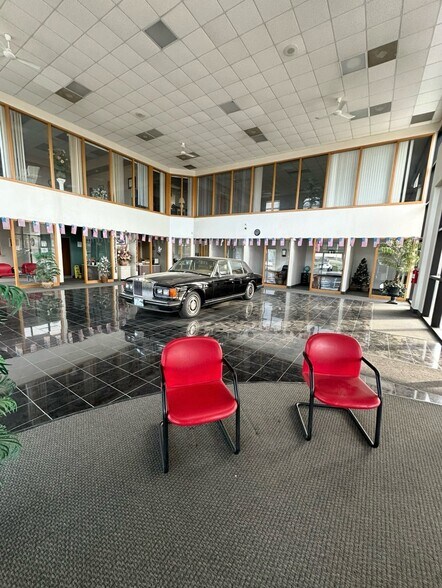 More Photos Of 8819 E 350 Hwy, Raytown Auto Dealership For Sale