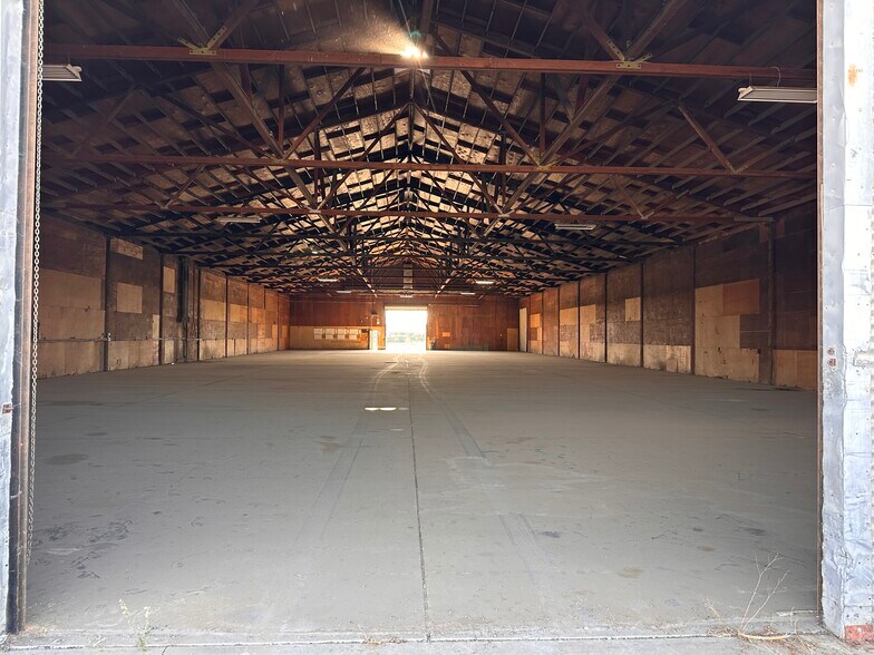 More Photos Of 108 Alpine Dr, Gonzales Warehouse For Sale